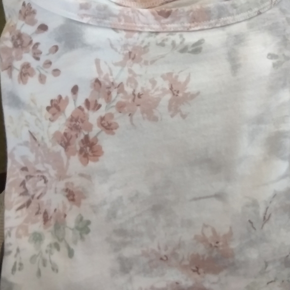 3/$20-Maurices Tulip Sleeve Shirt Size M - Picture 10 of 10